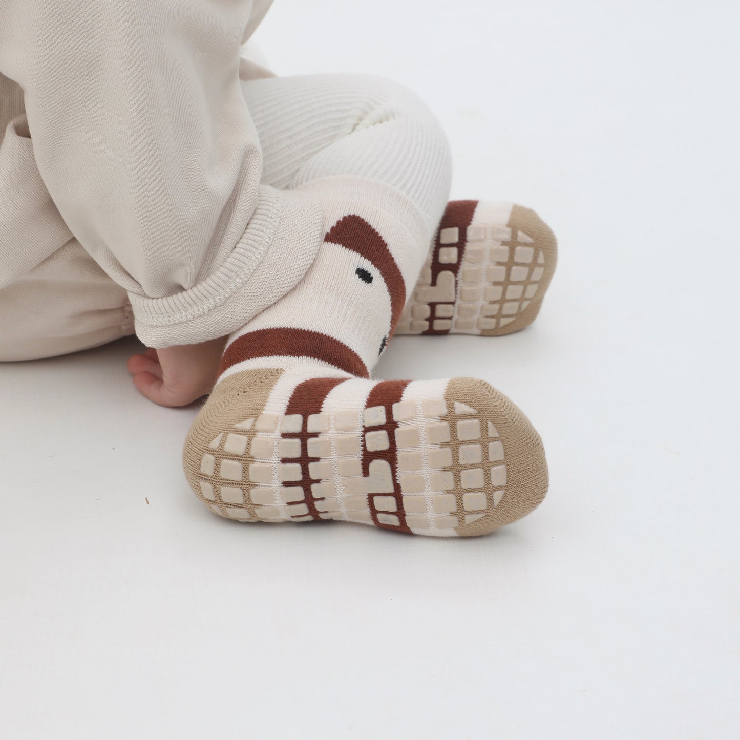 Enhanced safety with baby non-slip socks, featuring strategic ankle grips.