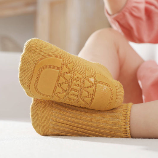 Can certain activities strengthen my baby's foot muscles?