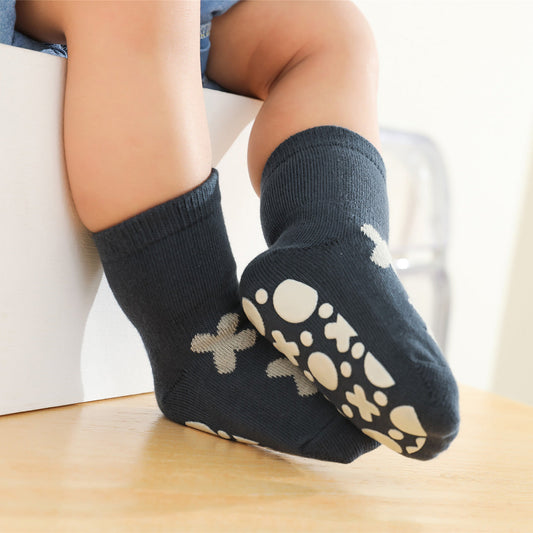 What's the best way to choose the right size grip socks for babies?