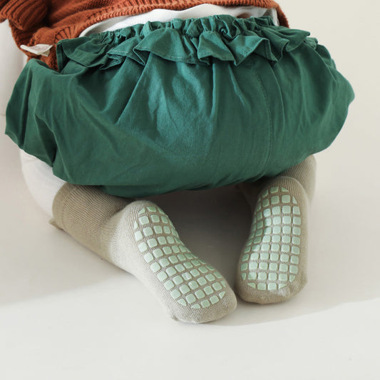 What are the signs that a toddler's shoes no longer fit properly?
