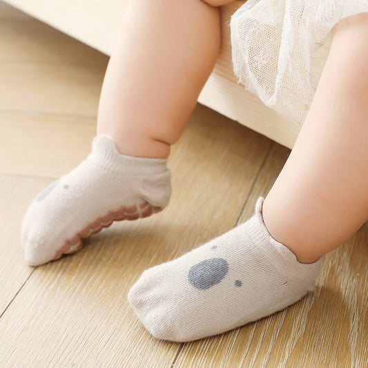 How can I tell if my toddler's shoes are hindering their mobility?