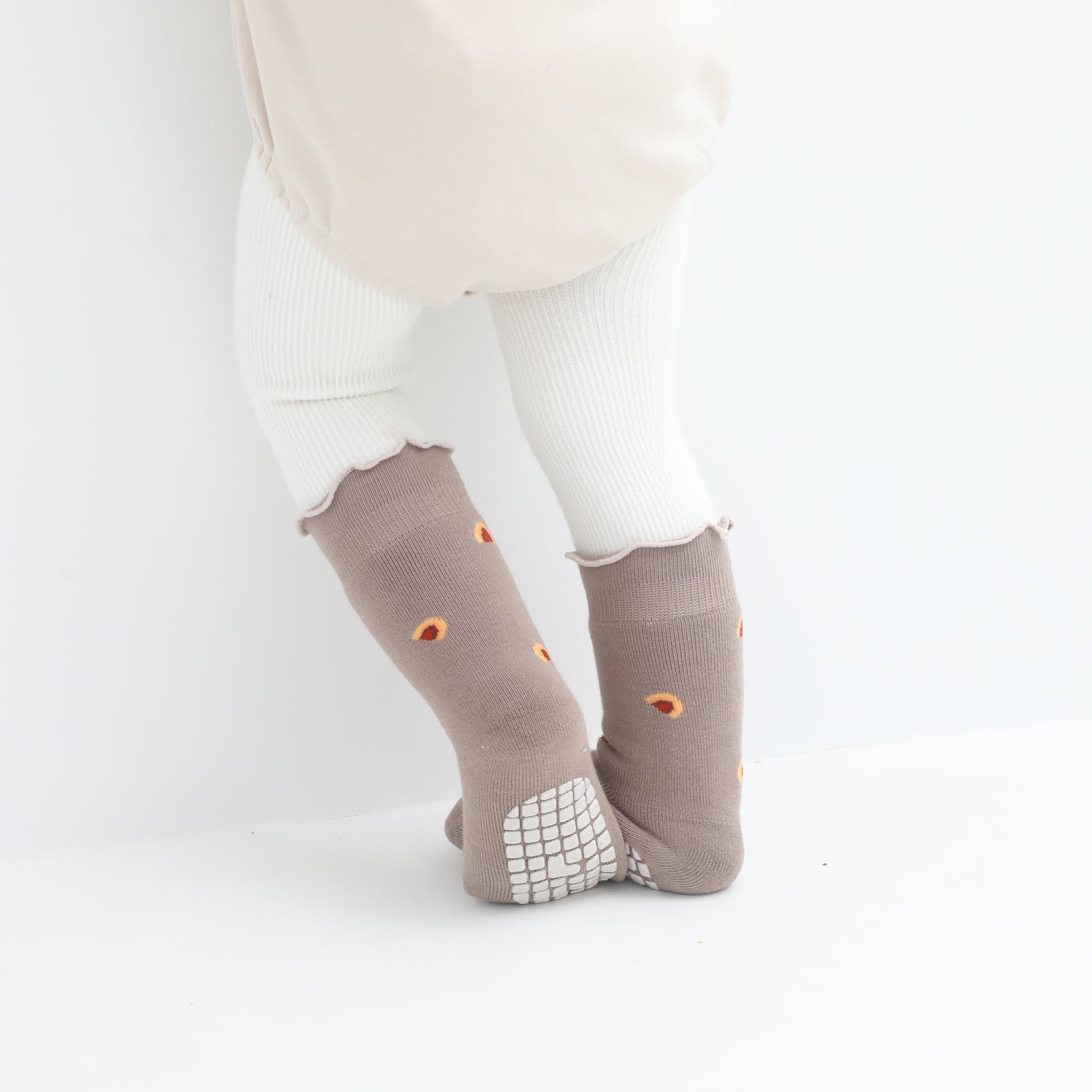 Low-cut floor socks with anti-slip design for toddlers