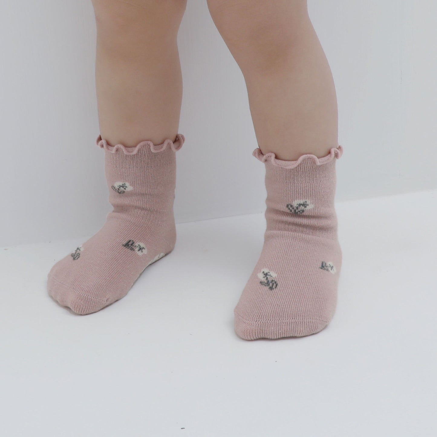 SYGA Small Size 4 Pair Non Slip Big Smile Design Ankle Length Baby Socks  for 0-12 months : : Clothing & Accessories