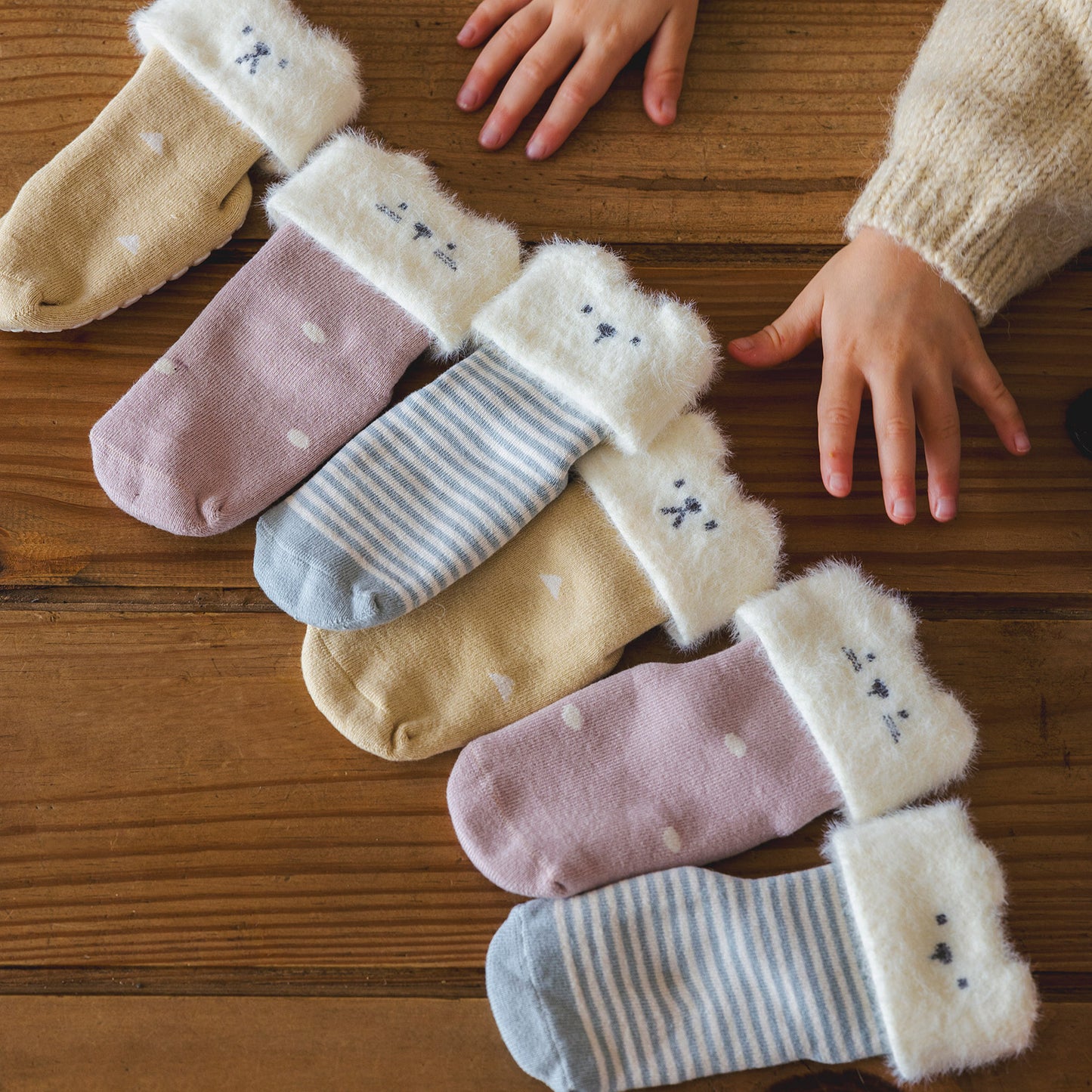 New- Cat Learns Shapes- Girl, Extra Warm- 4 Pairs of Stay-On Baby & Toddler Non-Slip Socks