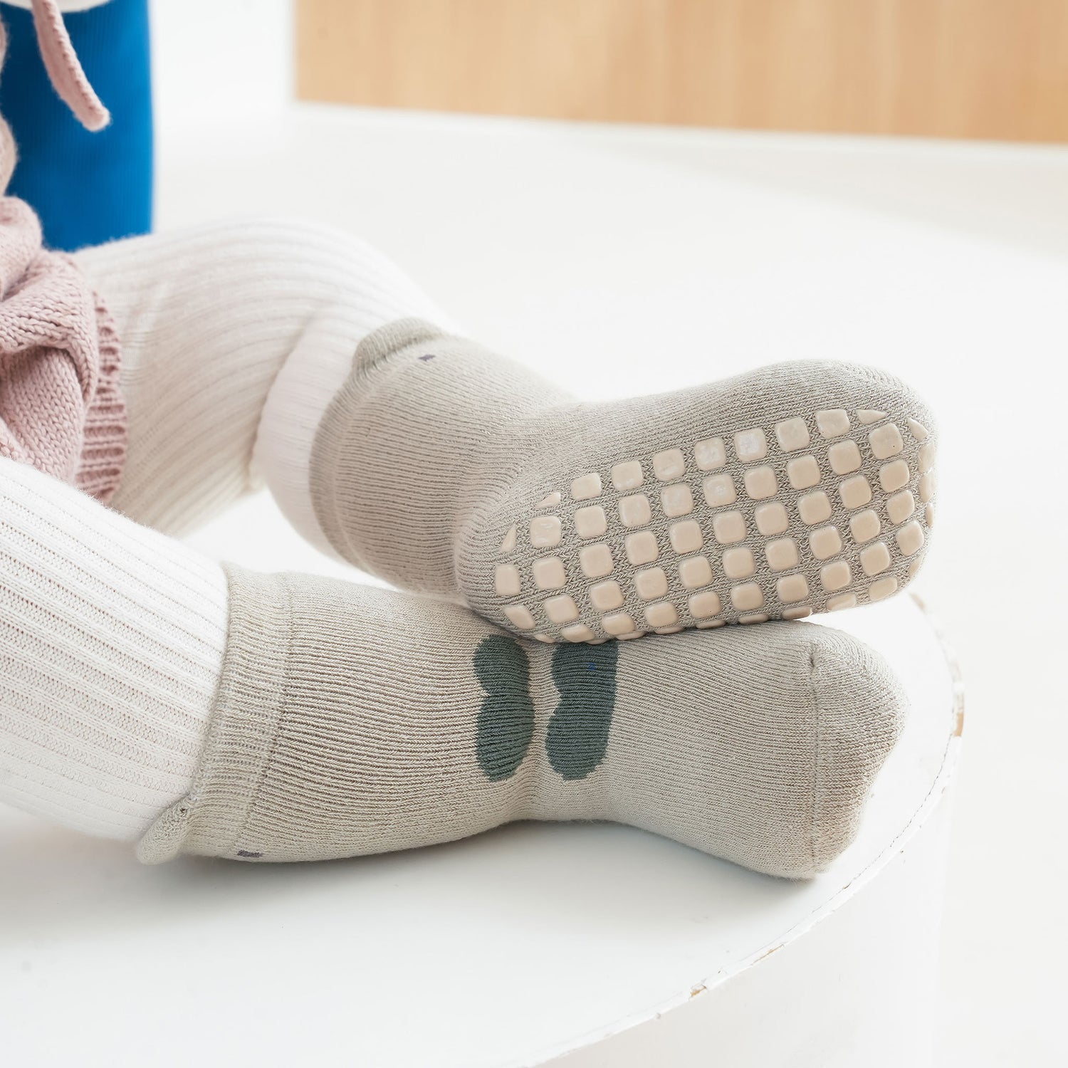 Reliable socks for babies, anti-slip to prevent falls.